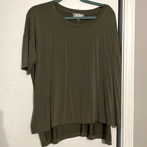 Pink rose hunter green tee